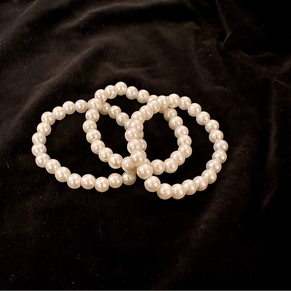 NWOT New Faux ceramic pearls set of 3 stretch bracelets